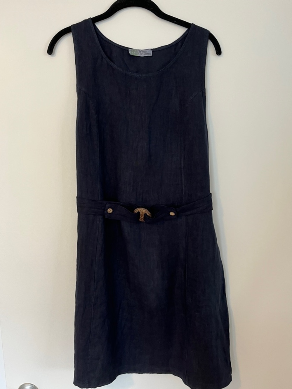 Classic Sleeveless Navy Linen Dress with Waist Detail. M